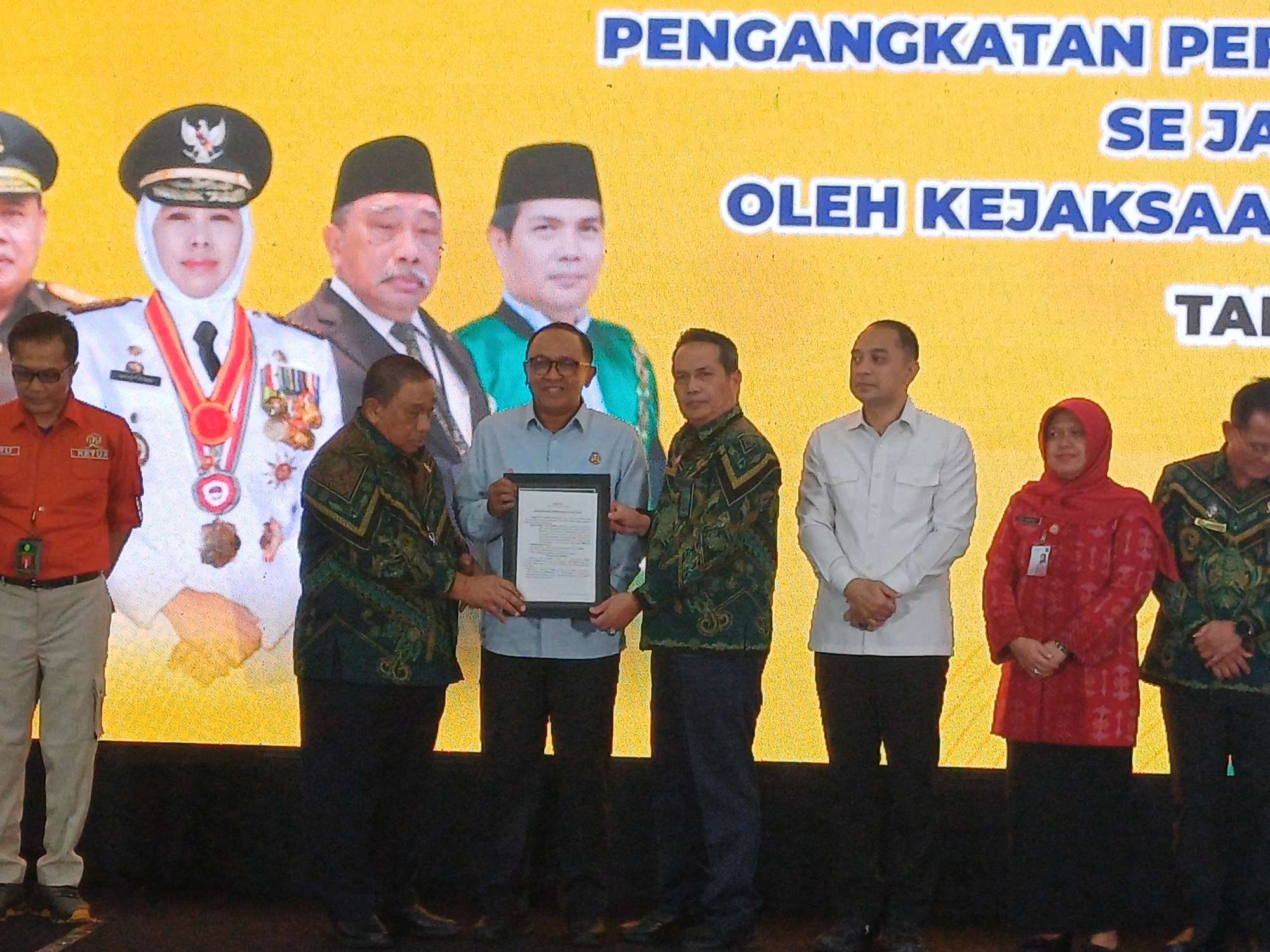 Foto: Penyerahan penetapan perwalian kepada 447 anak di Jawa Timur untuk menjamin akses pendidikan, layanan kesehatan, dan perlindungan hukum.