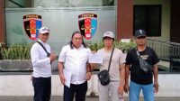 Foto: Petani asal Pasuruan didampingi kuasa hukum melaporkan dugaan penganiayaan oleh oknum Satres Narkoba Polres Pasuruan ke Polda Jawa Timur. Foto: Petani asal Pasuruan didampingi kuasa hukum melaporkan dugaan penganiayaan oleh oknum Satres Narkoba Polres Pasuruan ke Polda Jawa Timur.