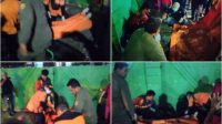 Foto: Petugas BPBD, kepolisian, dan INAFIS melakukan penanganan terhadap korban meninggal mendadak di Jalan Pacar Kembang V Baru, Surabaya. Foto: Petugas BPBD, kepolisian, dan INAFIS melakukan penanganan terhadap korban meninggal mendadak di Jalan Pacar Kembang V Baru, Surabaya.