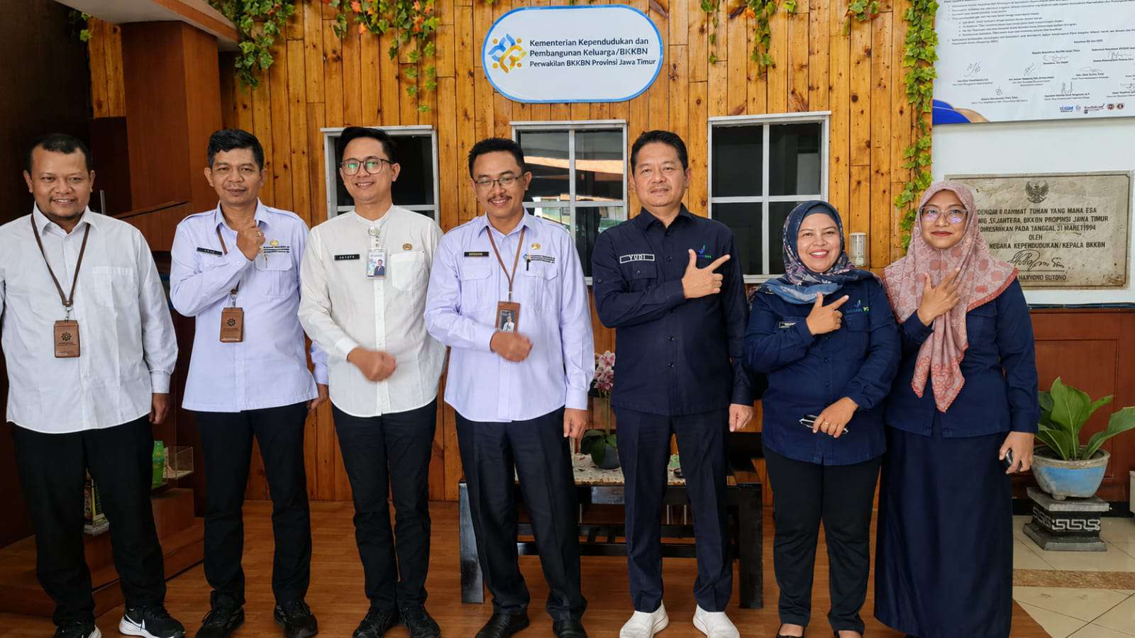 Foto: Kepala Perwakilan Kemendukbangga/BKKBN Jawa Timur Shodiqin menerima kunjungan Kepala BBPOM Surabaya Yudi Noviandi untuk memperkuat sinergi komunikasi publik.