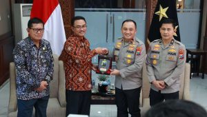 Foto: Wakapolda Jawa Timur Brigjen Pol. Pasma Royce bersama jajaran BKKBN Provinsi Jawa Timur saat audiensi membahas penguatan sinergi percepatan penurunan stunting dan pembangunan keluarga berkualitas di Mapolda Jatim.