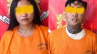 Foto: Petugas Polrestabes Surabaya menunjukkan dua tersangka pasangan suami istri siri pelaku curanmor beserta barang bukti hasil kejahatan di Surabaya dan Gresik Foto: Petugas Polrestabes Surabaya menunjukkan dua tersangka pasangan suami istri siri pelaku curanmor beserta barang bukti hasil kejahatan di Surabaya dan Gresik