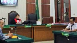 Foto: Persidangan praperadilan terdakwa kasus sabu di Pengadilan Negeri Surabaya.