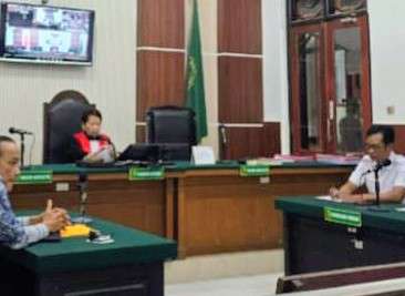 Foto: Persidangan praperadilan terdakwa kasus sabu di Pengadilan Negeri Surabaya.