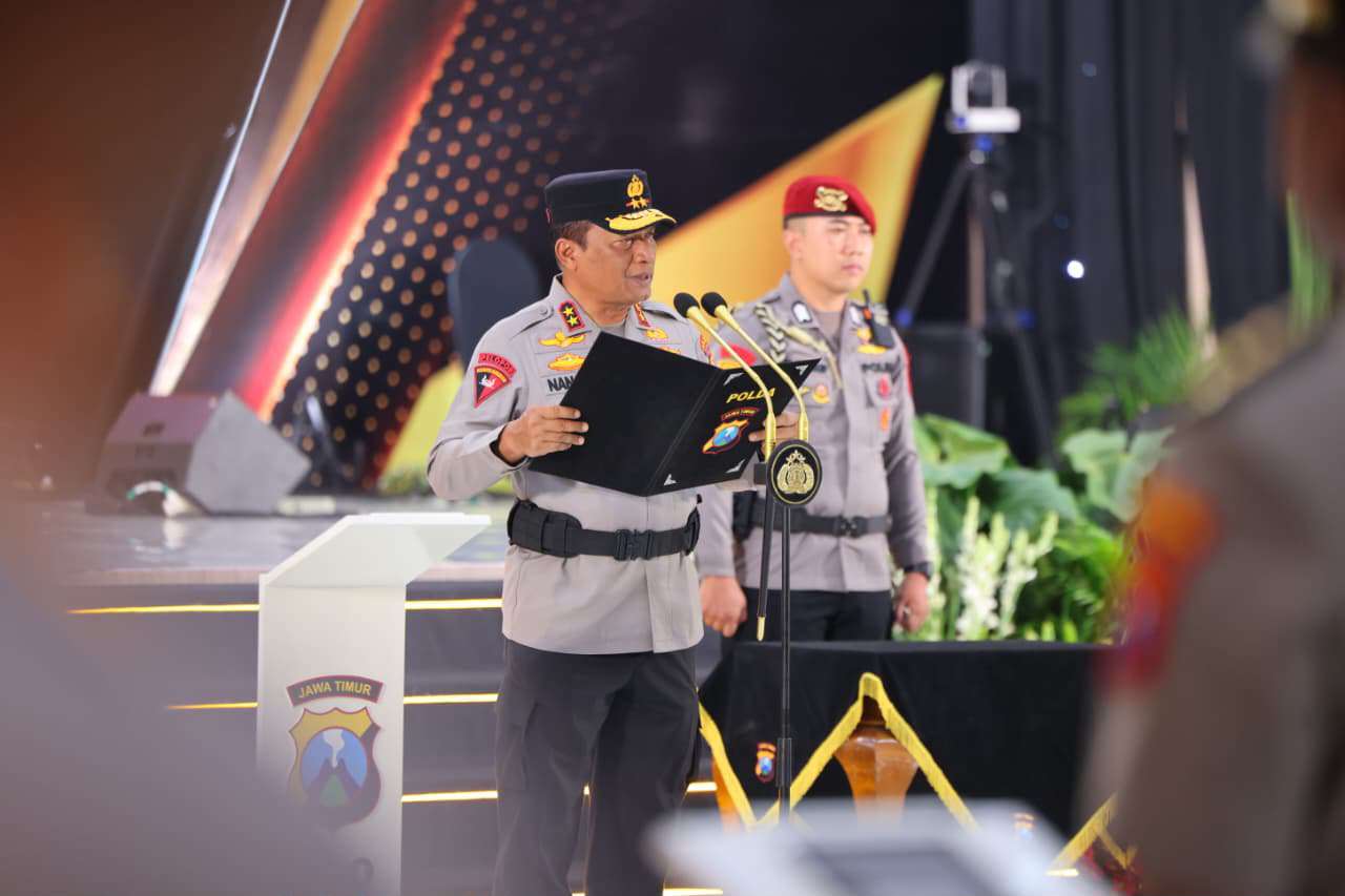 Foto: AKBP Rizki Pratama Wida Prastianto mengikuti serah terima jabatan sebagai Kapolres Madiun Kota di Gedung Semeru Polda Jawa Timur pada 28 Juli 2026.