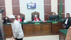 Foto: Suasana persidangan perkara pencurian tas di parkiran Shopee Express Surabaya yang berujung vonis empat bulan penjara bagi terdakwa.