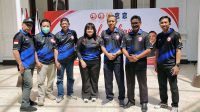 Foto: Dr. Herlina Harsono Njoto menerima pataka saat dilantik sebagai Ketua Umum PRUI Kota Surabaya periode 2026–2030 di Gedung Merah Putih Surabaya