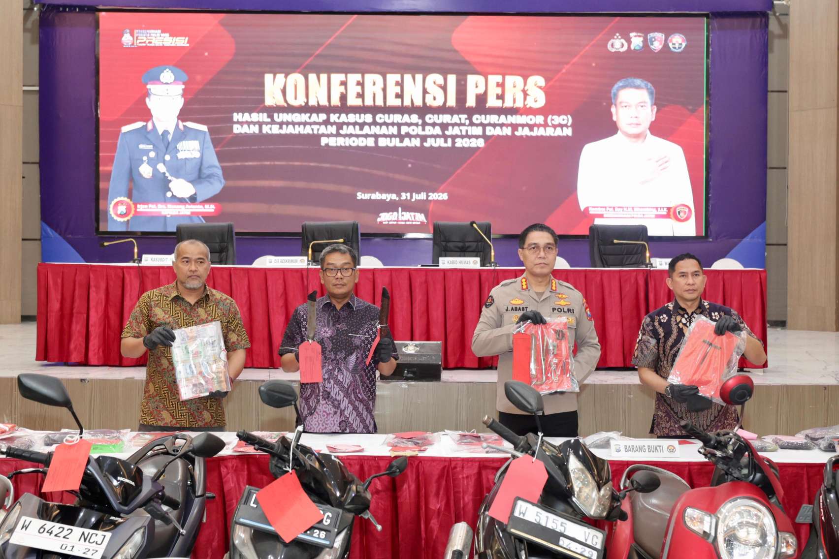 Foto: Konferensi pers Polda Jawa Timur mengungkap 178 kasus 3C dengan 206 tersangka selama Juli 2026.