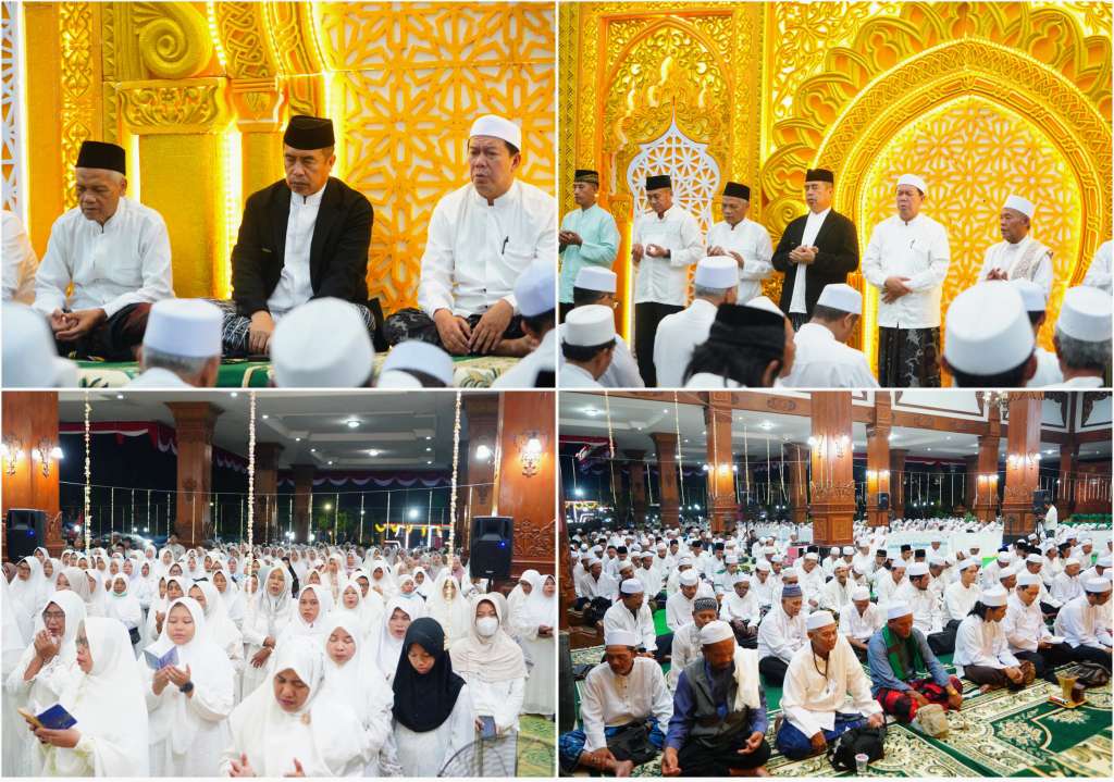 Foto: Bupati Madiun Hari Wuryanto menghadiri Haul Akbar bersama ribuan jemaah dalam rangka Hari Jadi Kabupaten Madiun ke-458 di Pendopo Ronggo Djumeno Caruban.