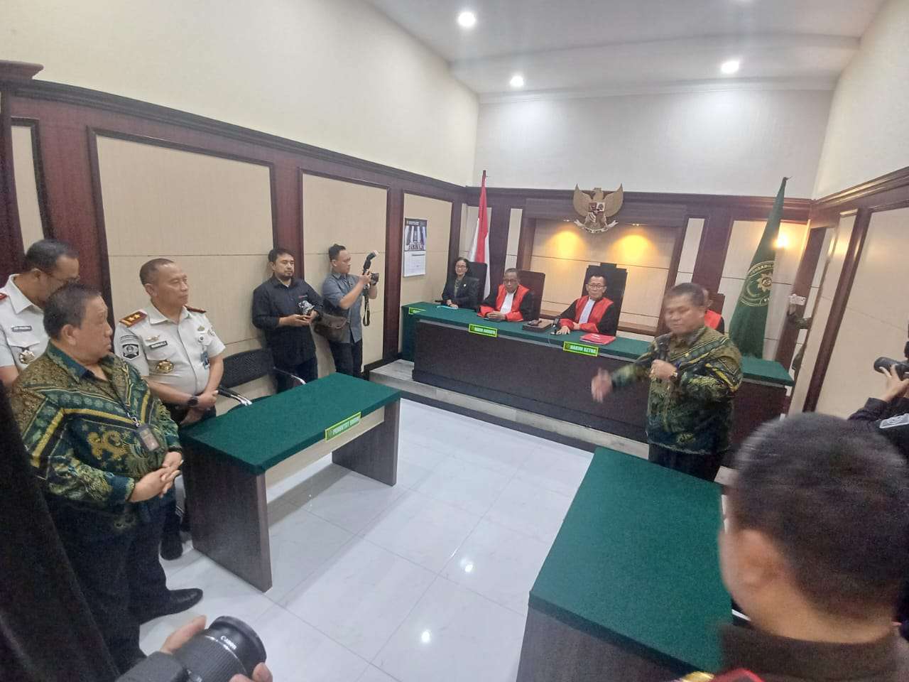Foto: Ketua Pengadilan Tinggi Surabaya Sujatmiko menjelaskan penerapan persidangan elektronik perkara pidana sebagai implementasi KUHAP baru yang mulai berlaku 1 Agustus 2026.