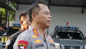 Foto: Polrestabes Surabaya merilis penangkapan tiga tersangka kasus penyerobotan ruko viral di Jalan Krukah Utara, Ngagelrejo, Wonokromo, Surabaya.
