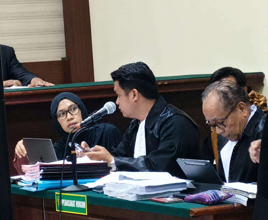 Foto: Sidang pembacaan tuntutan kasus dugaan korupsi proyek Pelindo Regional 3 dan PT APBS di Pengadilan Tipikor Surabaya yang menyoroti tuntutan dua tahun penjara terhadap salah satu terdakwa.