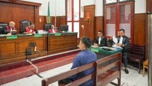 Foto: Sidang eksepsi Direktur Utama PT Bentang Persada Internusa Santoso Utomo Tjioe di Pengadilan Negeri Surabaya terkait perkara wire rope tanpa SPPT SNI