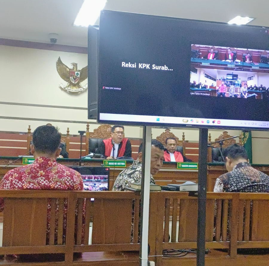 Foto: Bupati Ponorogo nonaktif Sugiri Sancoko menjalani sidang vonis di Pengadilan Tipikor Surabaya.