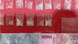 Foto: Polres Pelabuhan Tanjung Perak mengamankan barang bukti 28 poket sabu seberat 15,4 gram dalam pengungkapan peredaran narkotika di Rangkah Surabaya.