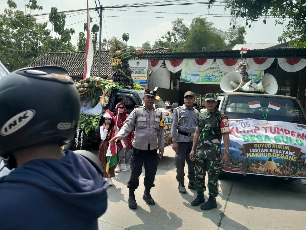 Foto: Kirab Budaya dan Hasil Bumi warga Desa Bulu, Kecamatan Pilangkenceng, Kabupaten Madiun dalam rangka HUT ke-81 Kemerdekaan RI.