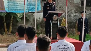 Foto: Kepala Rutan Kelas I Surabaya Tristiantoro Adi Wibowo saat memberikan keterangan terkait usulan remisi warga binaan HUT ke-81 Kemerdekaan RI 2026