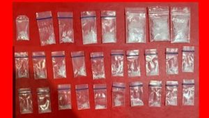 Foto: Polres Pelabuhan Tanjung Perak Surabaya mengungkap peredaran 20,4 gram sabu dan menangkap dua perempuan tersangka
