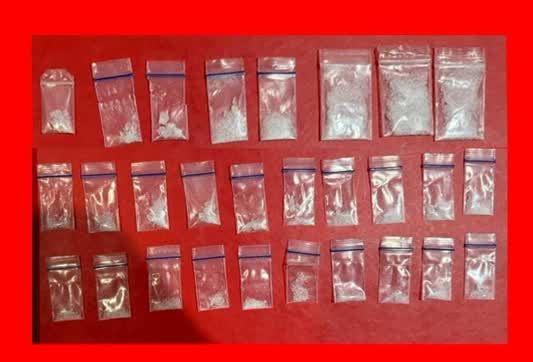 Foto: Polres Pelabuhan Tanjung Perak Surabaya mengungkap peredaran 20,4 gram sabu dan menangkap dua perempuan tersangka