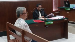 Foto: Sidang dakwaan Liangga Widjadi di Pengadilan Negeri Surabaya terkait dugaan perusakan gembok ruko