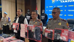 Foto: Polres Pelabuhan Tanjung Perak mengungkap 23 kasus narkoba dan menyita 1,01 kilogram sabu dalam Operasi Tumpas Narkoba Semeru 2026.