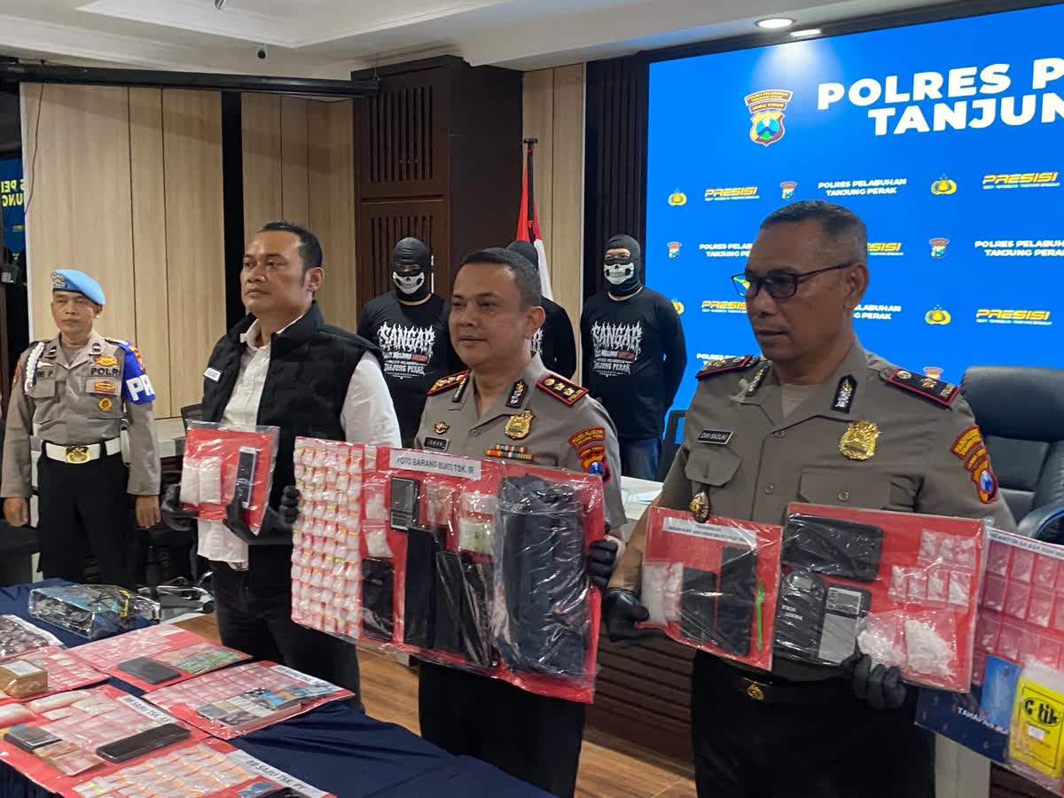 Foto: Polres Pelabuhan Tanjung Perak mengungkap 23 kasus narkoba dan menyita 1,01 kilogram sabu dalam Operasi Tumpas Narkoba Semeru 2026.