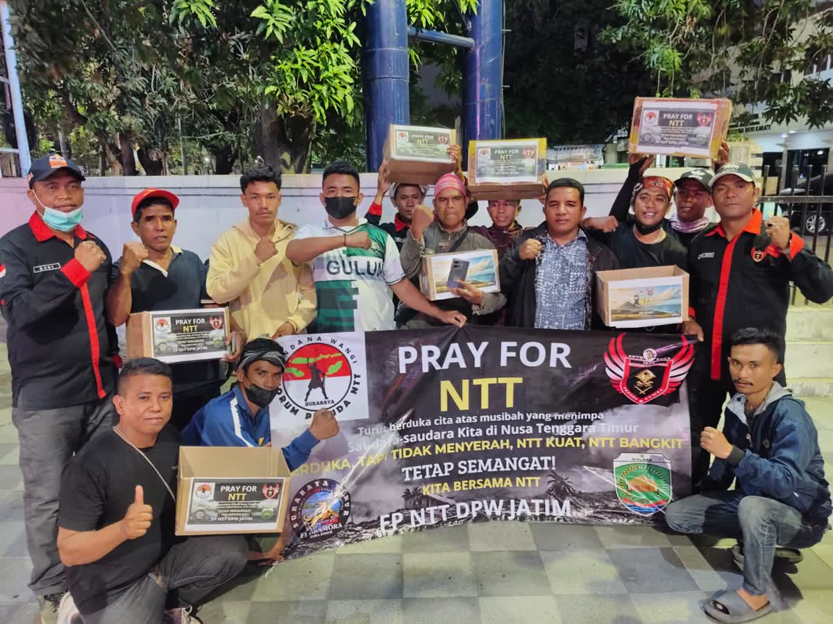 Foto: IKPS Surabaya menggelar aksi penggalangan dana untuk korban bencana alam di Flores