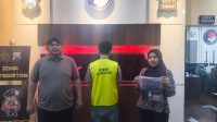Foto: Satresnarkoba Polrestabes Surabaya mengamankan barang bukti sabu dari tersangka ZA, residivis kasus narkoba 2017