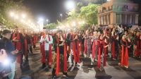 Foto: Ribuan warga mengikuti Madiun Menari 2026 di sepanjang Jalan Pahlawan Kota Madiun Foto: Ribuan warga mengikuti Madiun Menari 2026 di sepanjang Jalan Pahlawan Kota Madiun