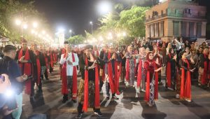 Foto: Ribuan warga mengikuti Madiun Menari 2026 di sepanjang Jalan Pahlawan Kota Madiun