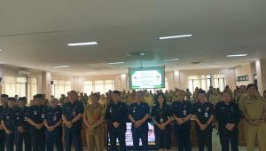 Foto: Bupati Madiun Hari Wuryanto saat sosialisasi penanganan PPKS dan aturan pengangkatan anak kepada para kepala desa di Caruban.