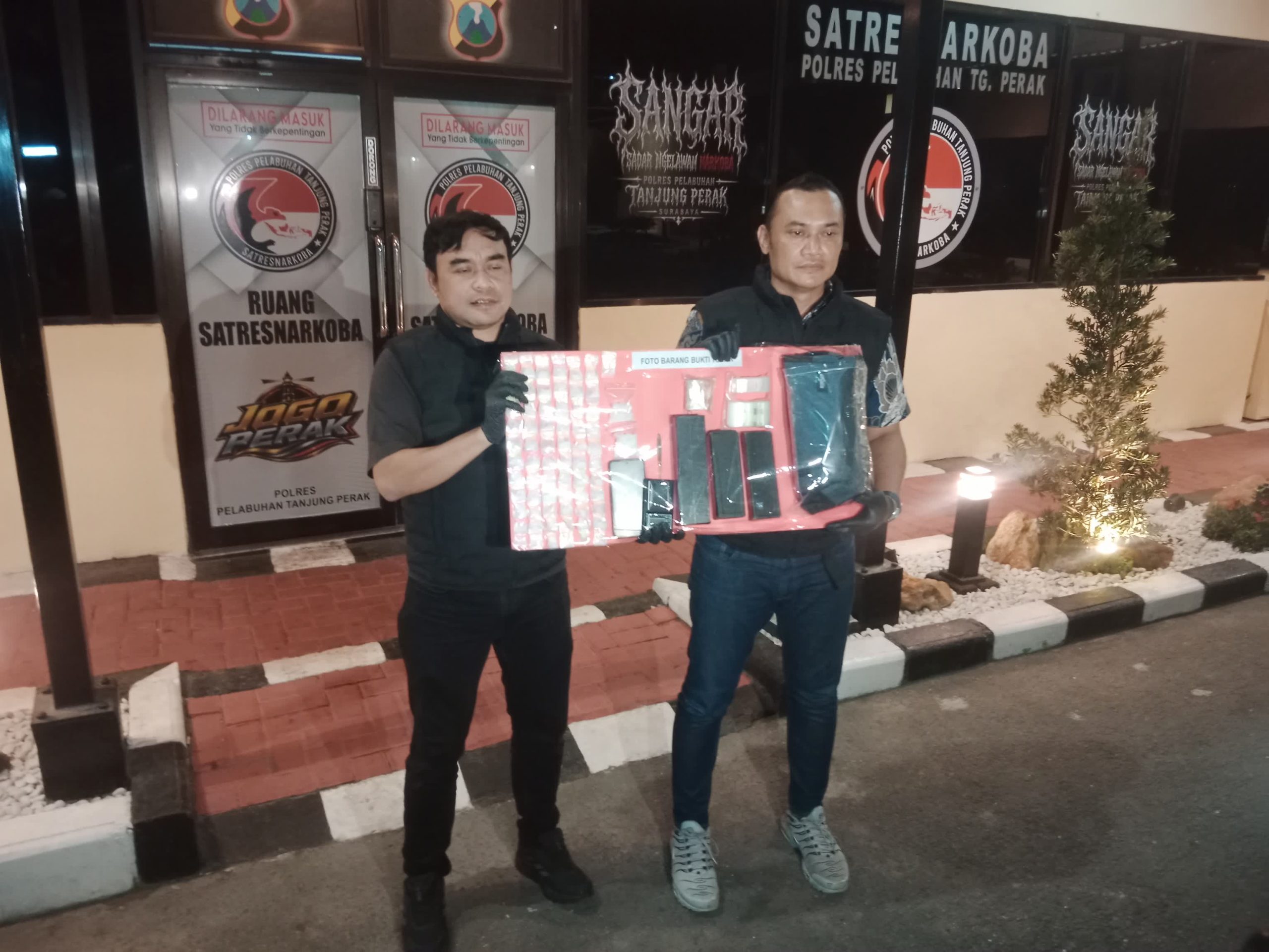 Foto: Satresnarkoba Polres Pelabuhan Tanjung Perak Surabaya mengamankan 672 paket sabu seberat 399,15 gram dalam pengungkapan kasus narkotika di Surabaya