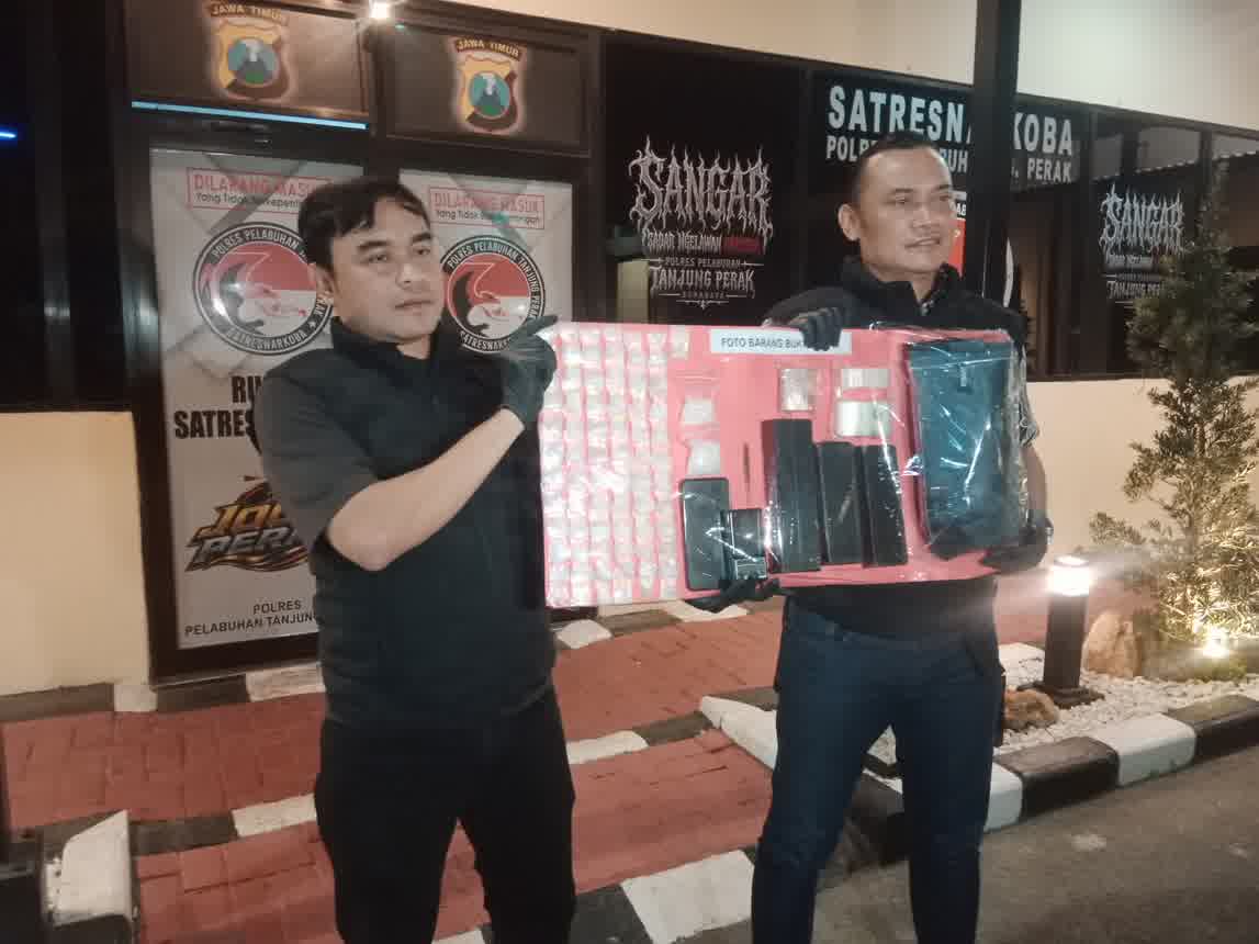 Foto: Satresnarkoba Polres Pelabuhan Tanjung Perak Surabaya mengamankan 672 paket sabu seberat 399,15 gram dalam pengungkapan kasus narkotika di Surabaya