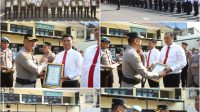 Foto: 12 personel Polres Pelabuhan Tanjung Perak menerima penghargaan atas prestasi dalam tugas kepolisian di Surabaya Foto: 12 personel Polres Pelabuhan Tanjung Perak menerima penghargaan atas prestasi dalam tugas kepolisian di Surabaya