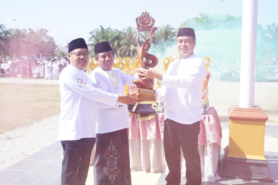 Foto: Bupati Madiun Hari Wuryanto membuka Porsadin IV Kabupaten Madiun di Alun-alun Reksogati Caruban