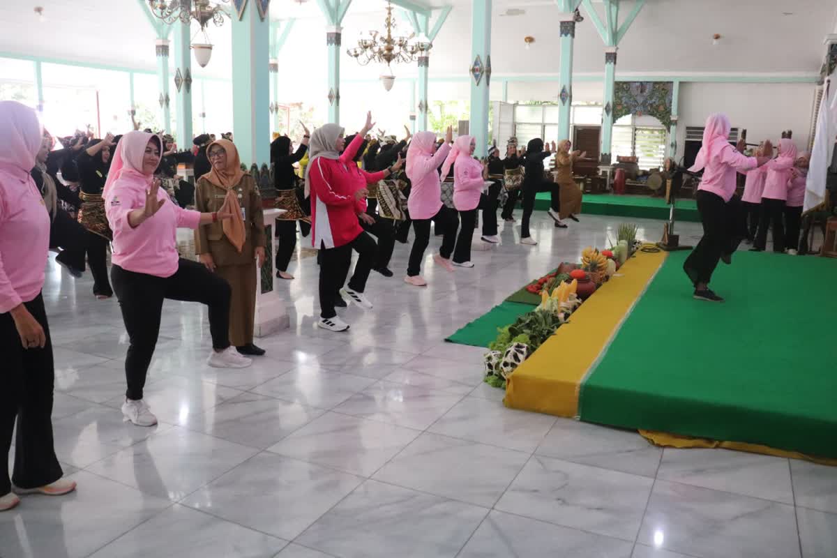 Foto: Lomba Senam Jurus Kampung Pesilat 2026 di Pendopo Muda Graha Kabupaten Madiun