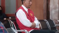 Foto: Terdakwa kasus narkotika 35 butir ekstasi dalam persidangan di Pengadilan Negeri Surabaya Foto: Terdakwa kasus narkotika 35 butir ekstasi dalam persidangan di Pengadilan Negeri Surabaya