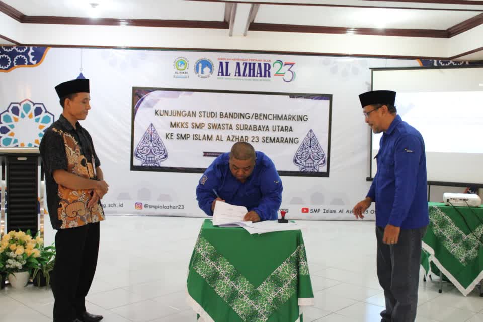 Foto: 28 kepala SMP Swasta Surabaya Utara saat kegiatan benchmarking dan berbagi praktik baik di SMP Islam Al Azhar 23 Semarang