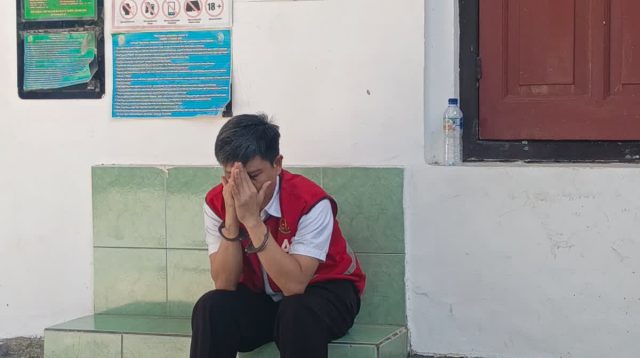 Foto: Terdakwa Jan Leon menjalani persidangan perkara pencabulan anak di PN Surabaya
