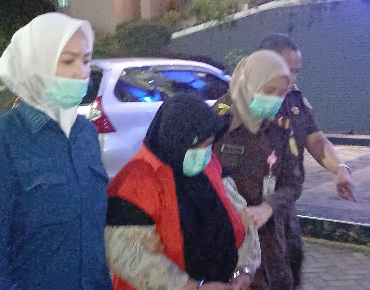Foto: Kejati Jatim menetapkan SH sebagai tersangka kelima kasus dugaan korupsi penyaluran KUR BNI Cabang Jember