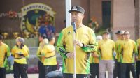 Foto: Bupati Madiun Hari Wuryanto gowes bersama jajaran ASN menuju Pusat Pemerintahan Kabupaten Madiun