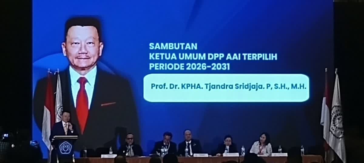 Foto: Ketua Umum AAI 2026–2031 Prof. Dr. Chandra Srijaya saat menyampaikan komitmen penguatan organisasi dan profesi advokat.