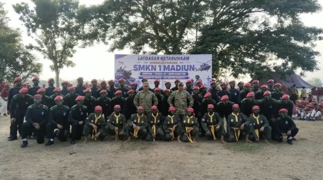 Foto: 641 siswa SMKN 1 Kota Madiun mengikuti penyematan baret usai menuntaskan pendidikan dasar ketarunaan