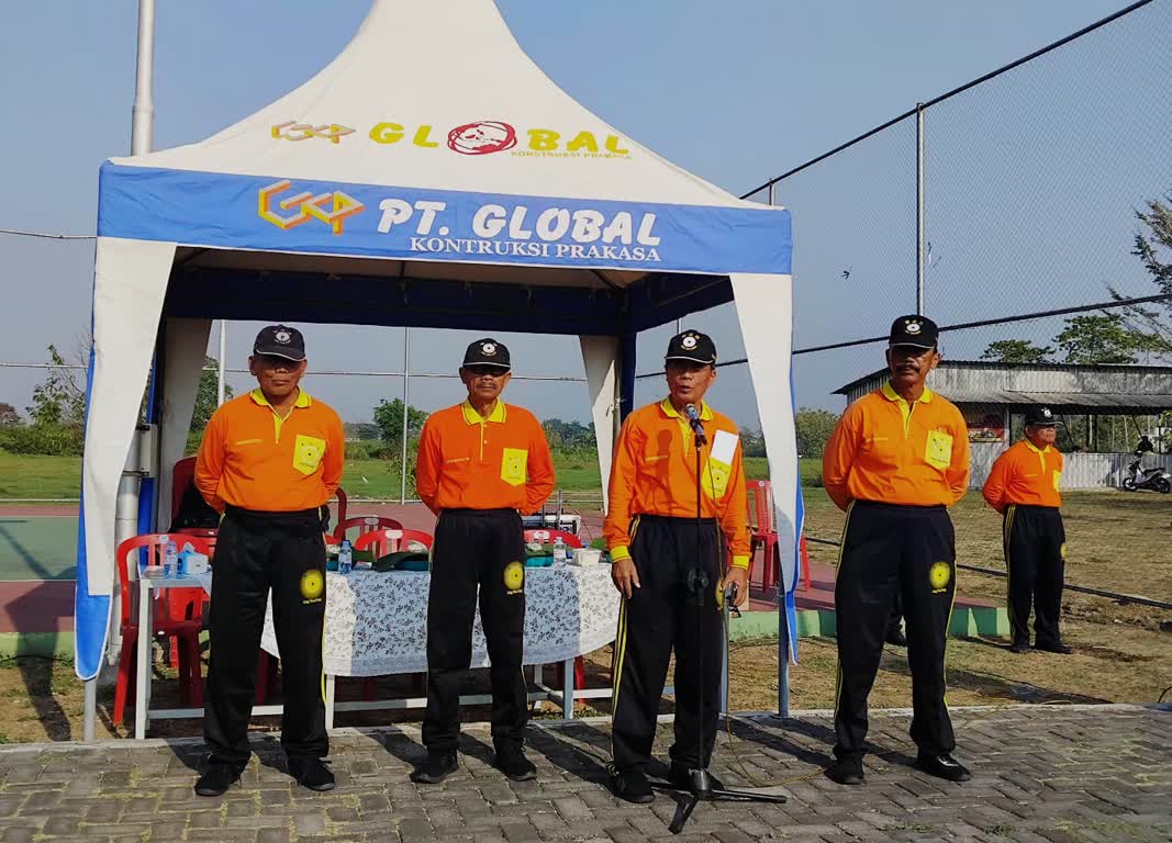 Foto: Terapi bersama Ling Tien Kung Madiun 1 di halaman Kampus UNS diikuti 323 peserta