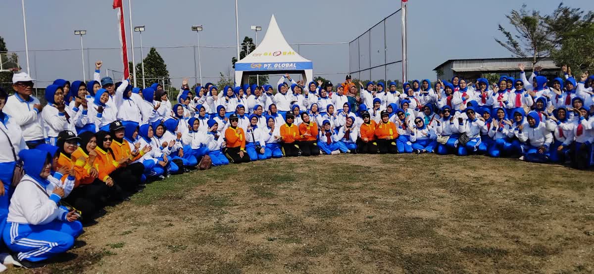 Foto: Terapi bersama Ling Tien Kung Madiun 1 di halaman Kampus UNS diikuti 323 peserta