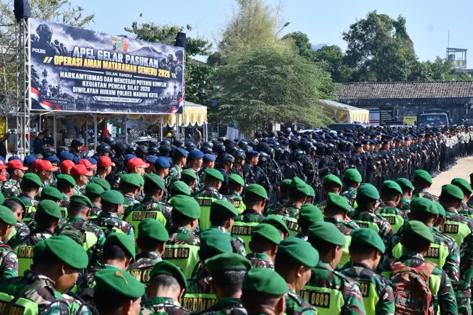 Foto: Apel Gelar Pasukan Operasi Aman Mataraman Semeru 2026 di Lapangan Loduwur Kota Madiun