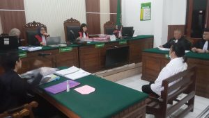 Foto: Cinthya Veronica Bitjoli menjalani sidang dugaan penggelapan dana PPPSRS Citraland Vittorio–Apartemen Alessandro di PN Surabaya