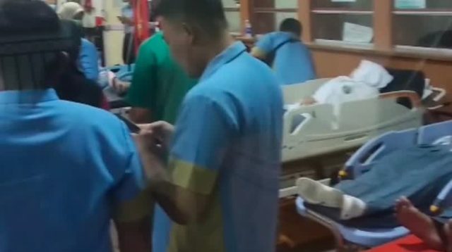 foto: Ratusan santri Pondok Pesantren Manba’ul Hikam Sidoarjo diduga mengalami keracunan setelah menyantap makanan MBG