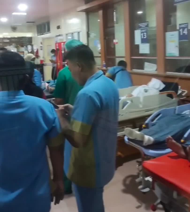 foto: Ratusan santri Pondok Pesantren Manba’ul Hikam Sidoarjo diduga mengalami keracunan setelah menyantap makanan MBG
