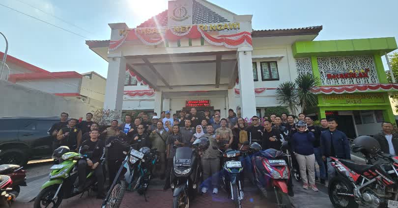 Foto: Kejari Ngawi bersama KOMPAK dan masyarakat menanam pohon produktif di Alas Srigati Ngawi